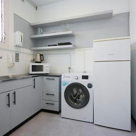 63Par1016- Sunny Apartment In Paralel Barcelona Buitenkant foto