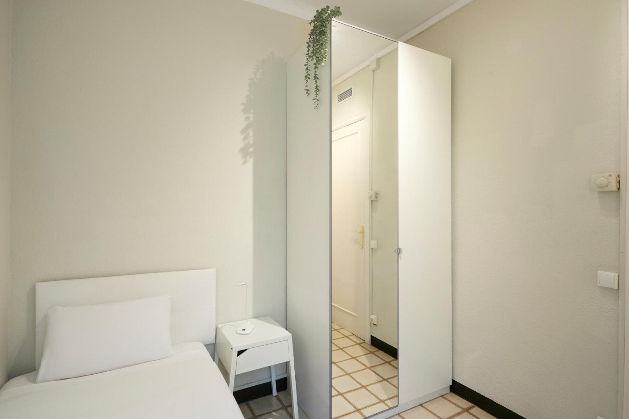 63Par1016- Sunny Apartment In Paralel Barcelona Buitenkant foto