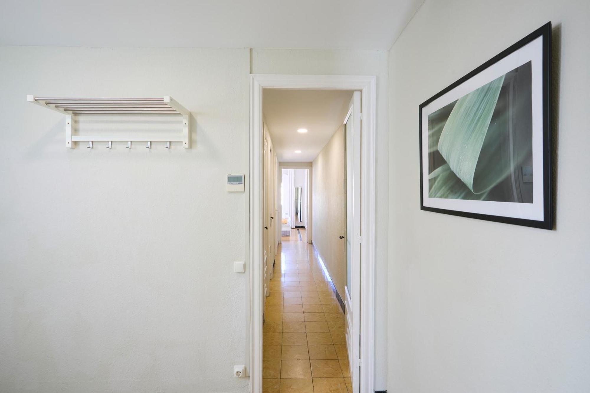 63Par1016- Sunny Apartment In Paralel Barcelona Buitenkant foto